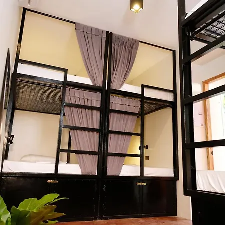 Mad Monkey Dumaguete Hostel Dumaguete City Exterior photo