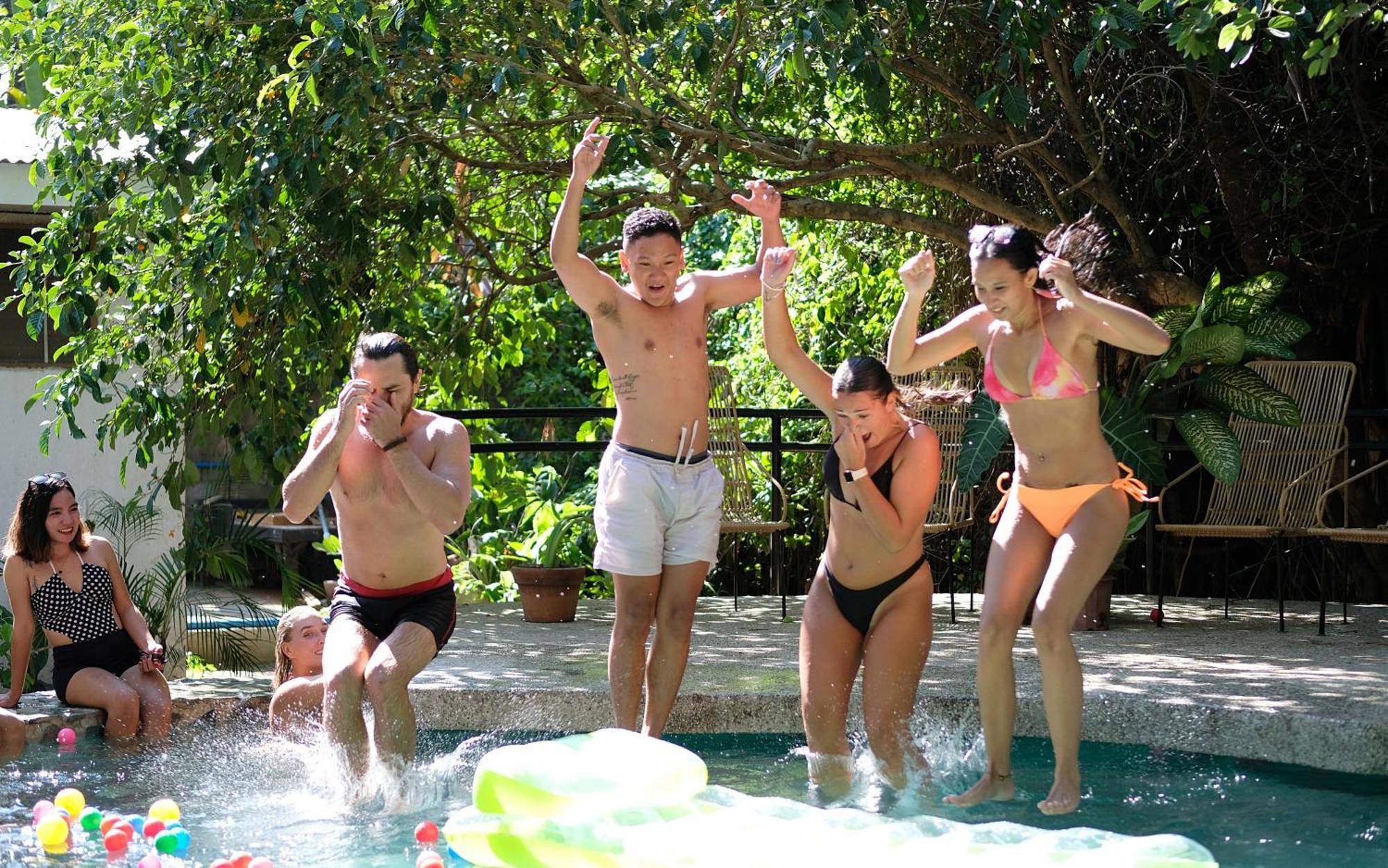 Hostel Mad Monkey Dumaguete *
